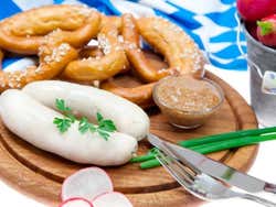 Piatti tipici di Monaco, salsiccia weisswurst